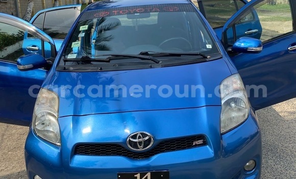 Buy Used Toyota Vitz Blue Car in Douala in Littoral Cameroon