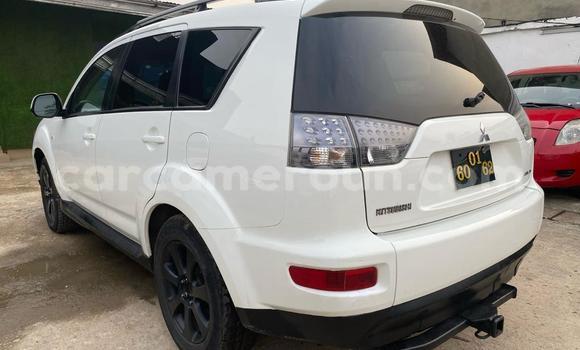 Buy Import Mitsubishi Outlander White Car in Douala in Littoral Cameroon