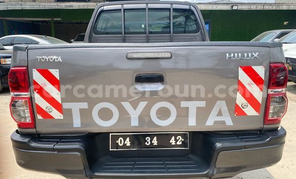 Sayi Na hannu Toyota Hiluxe VIGO Azurfa Mota in Douala a Ƙasar Kamaru Sayi Na hannu Toyota Hiluxe VIGO Azurfa Mota in Douala a Ƙasar Kamaru