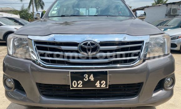Sayi Na hannu Toyota Hiluxe VIGO Azurfa Mota in Douala a Ƙasar Kamaru Sayi Na hannu Toyota Hiluxe VIGO Azurfa Mota in Douala a Ƙasar Kamaru