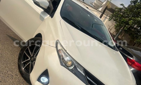 Buy Used Toyota Auris White Car in Douala in Littoral Cameroon