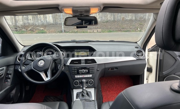 Acheter Import Voiture Mercedes‒Benz C–Class Blanc à Buea, Southwest Cameroon Acheter Import Voiture Mercedes‒Benz C–Class Blanc à Buea, Southwest Cameroon