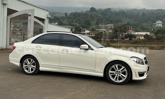 Acheter Import Voiture Mercedes‒Benz C–Class Blanc à Buea, Southwest Cameroon Acheter Import Voiture Mercedes‒Benz C–Class Blanc à Buea, Southwest Cameroon