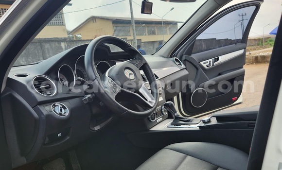 Acheter Import Voiture Mercedes‒Benz C–Class Blanc à Buea, Southwest Cameroon Acheter Import Voiture Mercedes‒Benz C–Class Blanc à Buea, Southwest Cameroon