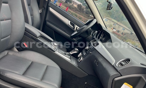 Acheter Import Voiture Mercedes‒Benz C–Class Blanc à Buea, Southwest Cameroon Acheter Import Voiture Mercedes‒Benz C–Class Blanc à Buea, Southwest Cameroon