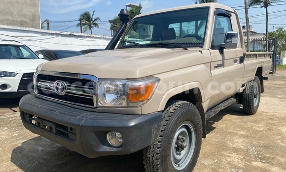 Sayi Imported Toyota Land Cruiser Sauran Mota in Douala a Ƙasar Kamaru Sayi Imported Toyota Land Cruiser Sauran Mota in Douala a Ƙasar Kamaru
