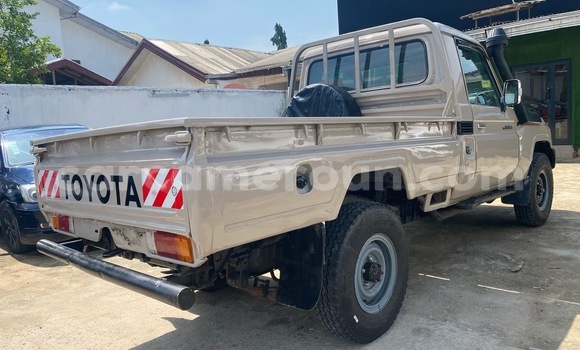 Sayi Imported Toyota Land Cruiser Sauran Mota in Douala a Ƙasar Kamaru Sayi Imported Toyota Land Cruiser Sauran Mota in Douala a Ƙasar Kamaru