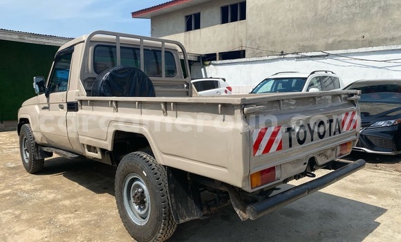 Sayi Imported Toyota Land Cruiser Sauran Mota in Douala a Ƙasar Kamaru Sayi Imported Toyota Land Cruiser Sauran Mota in Douala a Ƙasar Kamaru