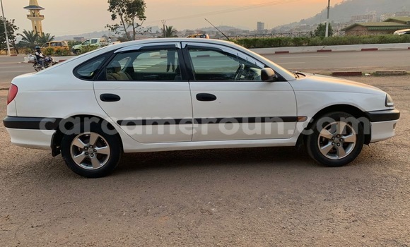 Sayi Na hannu Toyota Avensis White Mota in Yaounde a Babban Kamaru