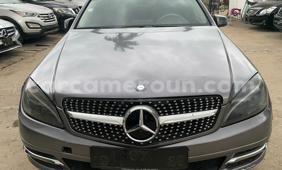 Sayi Na hannu Mercedes‒Benz C–Class Sauran Mota in Douala a Ƙasar Kamaru