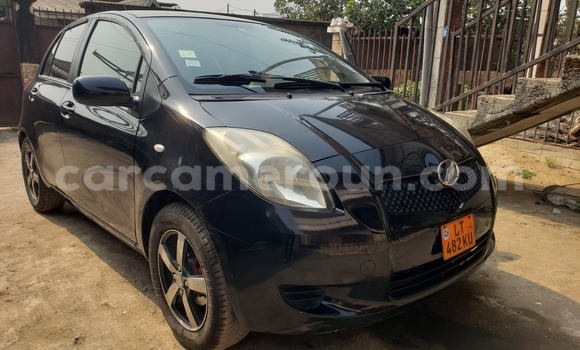 Sayi Na hannu Toyota Yaris Black Mota in Douala a Ƙasar Kamaru Sayi Na hannu Toyota Yaris Black Mota in Douala a Ƙasar Kamaru