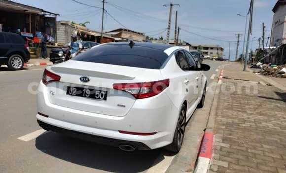 Sayi Sabo Kia K5 White Mota in Douala a Ƙasar Kamaru Sayi Sabo Kia K5 White Mota in Douala a Ƙasar Kamaru