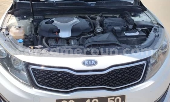 Sayi Sabo Kia K5 White Mota in Douala a Ƙasar Kamaru Sayi Sabo Kia K5 White Mota in Douala a Ƙasar Kamaru