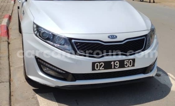 Sayi Sabo Kia K5 White Mota in Douala a Ƙasar Kamaru Sayi Sabo Kia K5 White Mota in Douala a Ƙasar Kamaru