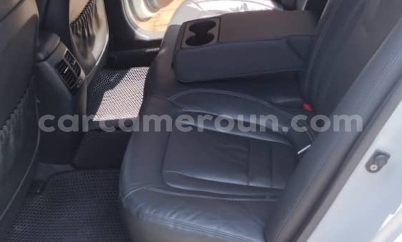 Sayi Sabo Kia K5 White Mota in Douala a Ƙasar Kamaru Sayi Sabo Kia K5 White Mota in Douala a Ƙasar Kamaru