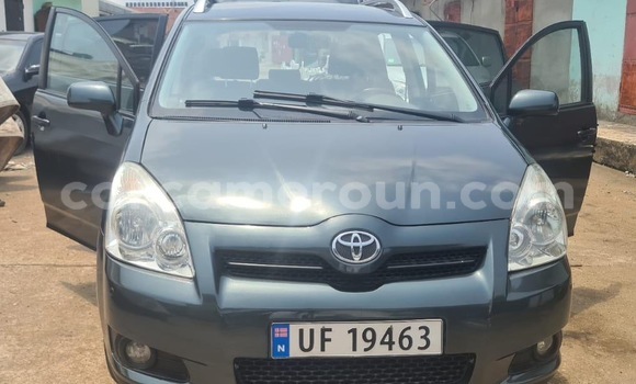 Sayi Imported Toyota Corolla Verso Sauran Mota in Douala a Ƙasar Kamaru