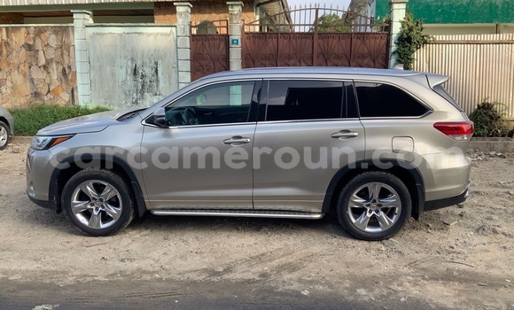 Buy Import Toyota Highlander Silver Car in Douala in Littoral Cameroon Buy Import Toyota Highlander Silver Car in Douala in Littoral Cameroon