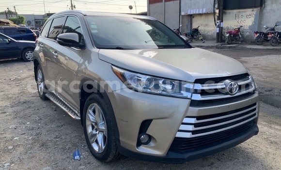 Buy Import Toyota Highlander Silver Car in Douala in Littoral Cameroon Buy Import Toyota Highlander Silver Car in Douala in Littoral Cameroon