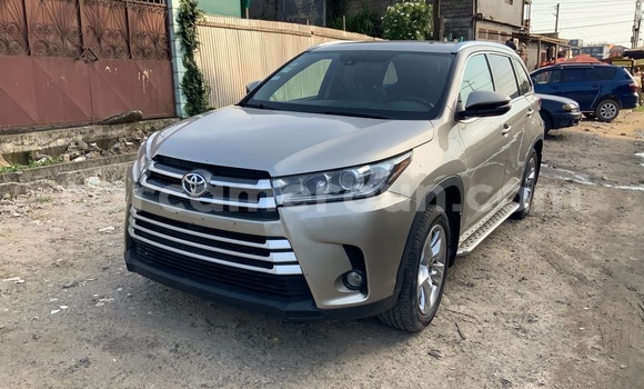 Buy Import Toyota Highlander Silver Car in Douala in Littoral Cameroon Buy Import Toyota Highlander Silver Car in Douala in Littoral Cameroon