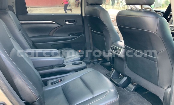 Buy Import Toyota Highlander Silver Car in Douala in Littoral Cameroon Buy Import Toyota Highlander Silver Car in Douala in Littoral Cameroon