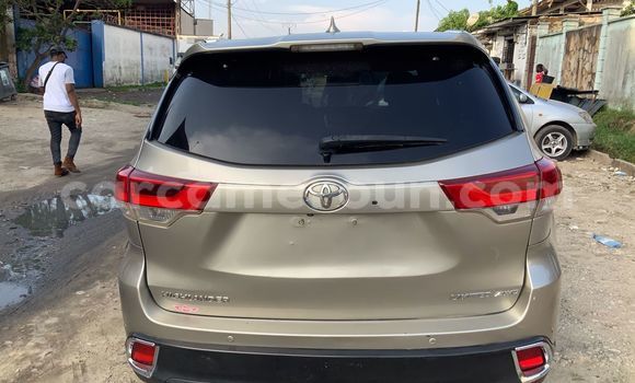 Buy Used Toyota Highlander Beige Car in Douala in Littoral Cameroon Buy Used Toyota Highlander Beige Car in Douala in Littoral Cameroon