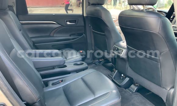 Buy Used Toyota Highlander Beige Car in Douala in Littoral Cameroon Buy Used Toyota Highlander Beige Car in Douala in Littoral Cameroon