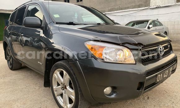 Sayi Imported Toyota RAV4 Black Mota in Douala a Ƙasar Kamaru Sayi Imported Toyota RAV4 Black Mota in Douala a Ƙasar Kamaru