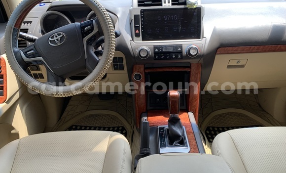 Sayi Na hannu Toyota Land Cruiser Prado White Mota in Douala a Ƙasar Kamaru Sayi Na hannu Toyota Land Cruiser Prado White Mota in Douala a Ƙasar Kamaru