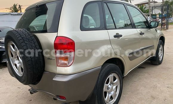 Sayi Imported Toyota RAV4 M Mota in Douala a Ƙasar Kamaru Sayi Imported Toyota RAV4 M Mota in Douala a Ƙasar Kamaru