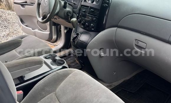Sayi Imported Toyota Sienna M Mota in Douala a Ƙasar Kamaru Sayi Imported Toyota Sienna M Mota in Douala a Ƙasar Kamaru