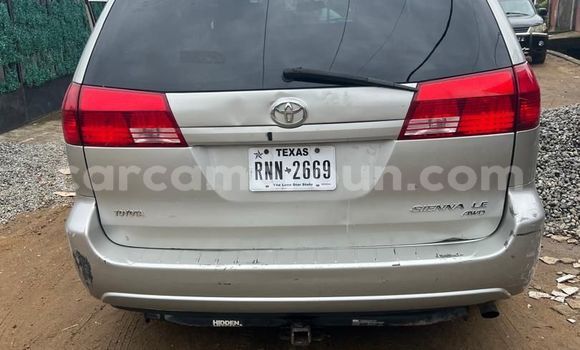 Sayi Imported Toyota Sienna M Mota in Douala a Ƙasar Kamaru Sayi Imported Toyota Sienna M Mota in Douala a Ƙasar Kamaru