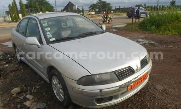 Sayi Na hannu Mitsubishi Carisma Azurfa Mota in Douala a Ƙasar Kamaru