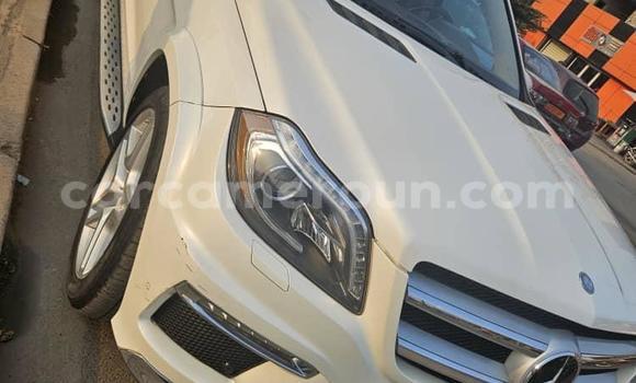 Sayi Imported Mercedes‒Benz GL–Class White Mota in Douala a Ƙasar Kamaru