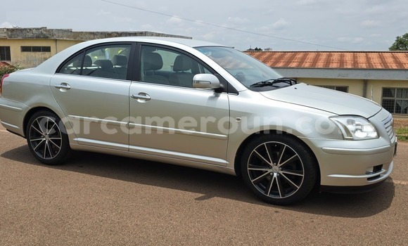 Sayi Na hannu Toyota Avensis Azurfa Mota in Yaounde a Babban Kamaru