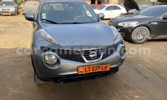 Sayi Na hannu Nissan Juke Azurfa Mota in Douala a Ƙasar Kamaru Sayi Na hannu Nissan Juke Azurfa Mota in Douala a Ƙasar Kamaru