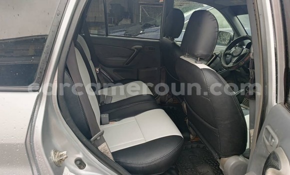 Acheter Occasion Voiture Toyota RAV4 Gris à Douala, Littoral Cameroon Acheter Occasion Voiture Toyota RAV4 Gris à Douala, Littoral Cameroon