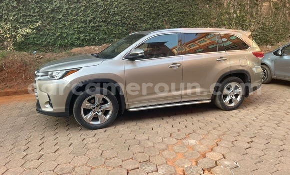 Acheter Occasion Voiture Toyota Highlander Gris à Douala, Littoral Cameroon Acheter Occasion Voiture Toyota Highlander Gris à Douala, Littoral Cameroon