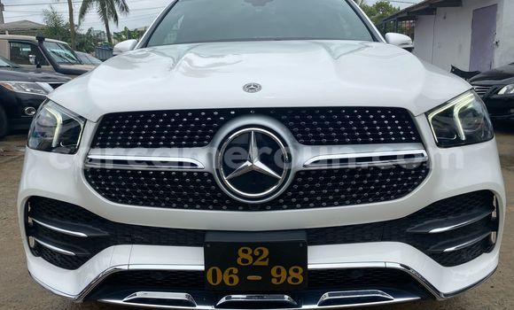 Sayi Imported Mercedes‒Benz GLE White Mota in Douala a Ƙasar Kamaru