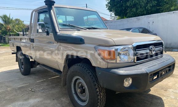 Sayi Imported Toyota Land Cruiser M Mota in Douala a Ƙasar Kamaru