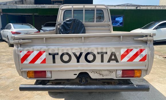 Acheter Import Voiture Toyota Land Cruiser Beige à Douala, Littoral Cameroon Acheter Import Voiture Toyota Land Cruiser Beige à Douala, Littoral Cameroon