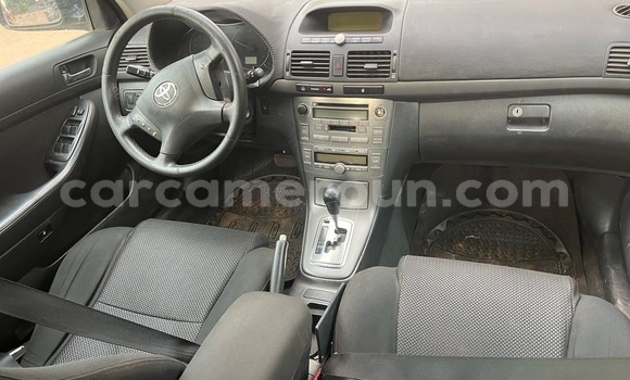 Sayi Na hannu Toyota Avensis Azurfa Mota in Yaounde a Babban Kamaru Sayi Na hannu Toyota Avensis Azurfa Mota in Yaounde a Babban Kamaru