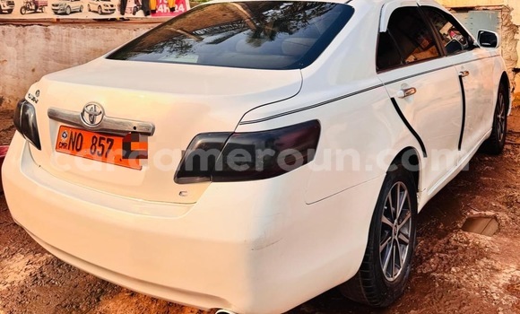 Sayi Na hannu Toyota Camry White Mota in Yaounde a Babban Kamaru Sayi Na hannu Toyota Camry White Mota in Yaounde a Babban Kamaru