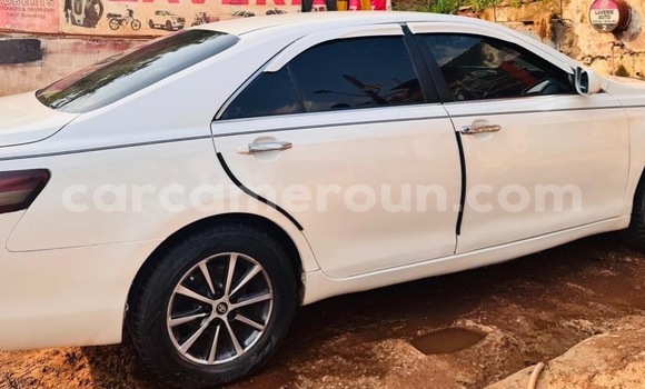 Sayi Na hannu Toyota Camry White Mota in Yaounde a Babban Kamaru Sayi Na hannu Toyota Camry White Mota in Yaounde a Babban Kamaru