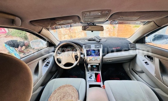 Sayi Na hannu Toyota Camry White Mota in Yaounde a Babban Kamaru Sayi Na hannu Toyota Camry White Mota in Yaounde a Babban Kamaru