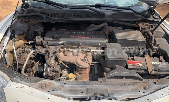 Sayi Na hannu Toyota Camry White Mota in Yaounde a Babban Kamaru Sayi Na hannu Toyota Camry White Mota in Yaounde a Babban Kamaru