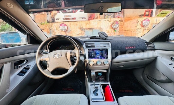 Sayi Na hannu Toyota Camry White Mota in Yaounde a Babban Kamaru Sayi Na hannu Toyota Camry White Mota in Yaounde a Babban Kamaru