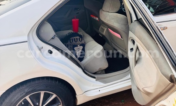Sayi Na hannu Toyota Camry White Mota in Yaounde a Babban Kamaru Sayi Na hannu Toyota Camry White Mota in Yaounde a Babban Kamaru