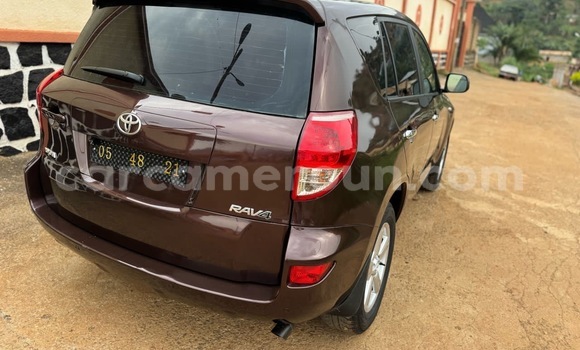 Sayi Na hannu Toyota RAV4 Brown Mota in Yaounde a Babban Kamaru Sayi Na hannu Toyota RAV4 Brown Mota in Yaounde a Babban Kamaru
