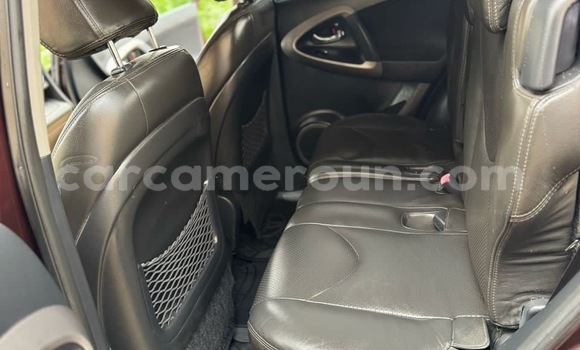 Sayi Na hannu Toyota RAV4 Brown Mota in Yaounde a Babban Kamaru Sayi Na hannu Toyota RAV4 Brown Mota in Yaounde a Babban Kamaru