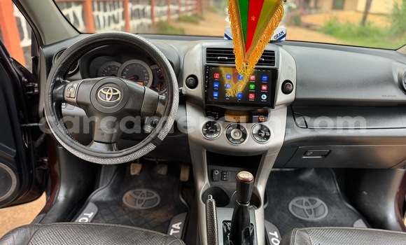 Sayi Na hannu Toyota RAV4 Brown Mota in Yaounde a Babban Kamaru Sayi Na hannu Toyota RAV4 Brown Mota in Yaounde a Babban Kamaru